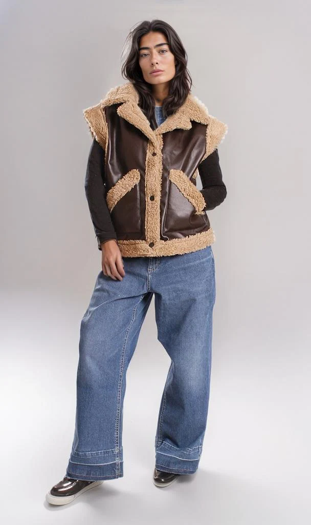 o202291-SHEARLING VEST WITH FAUX LEATHER DETAIL - BROWN - Image 4