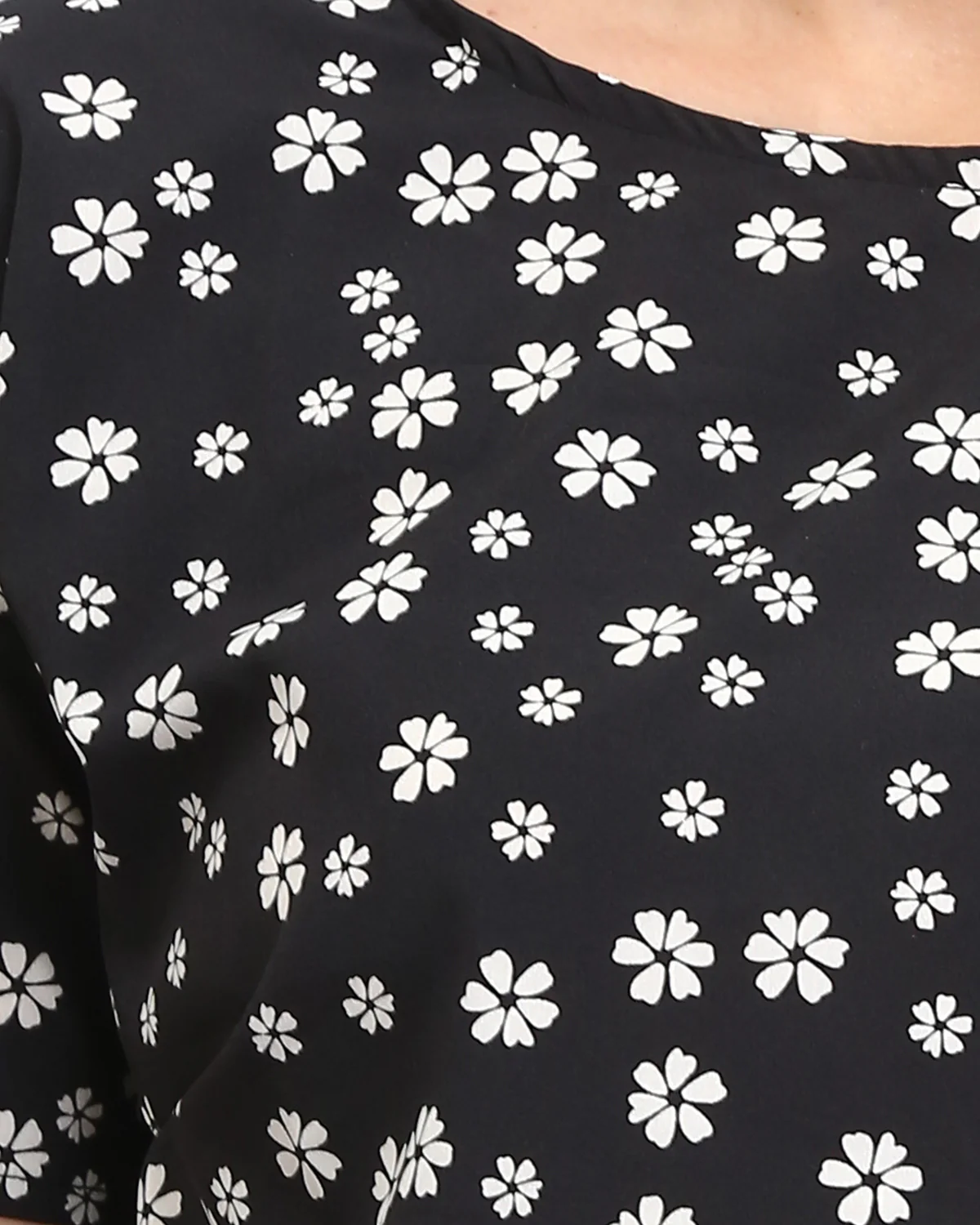 Ravin Women’s Floral Print Relaxed Crop Top - Black & White - R208775 - Image 4