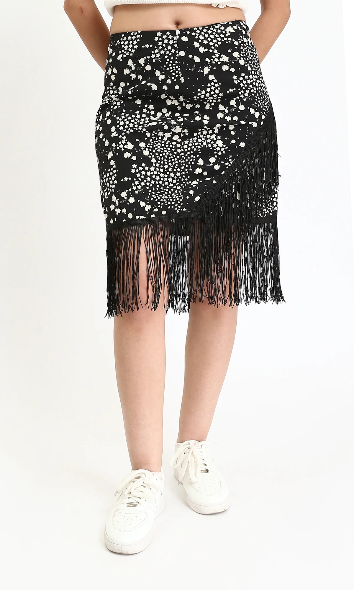 R208781 - Patterned Zipped Short Skirt with Fringes - Black & White