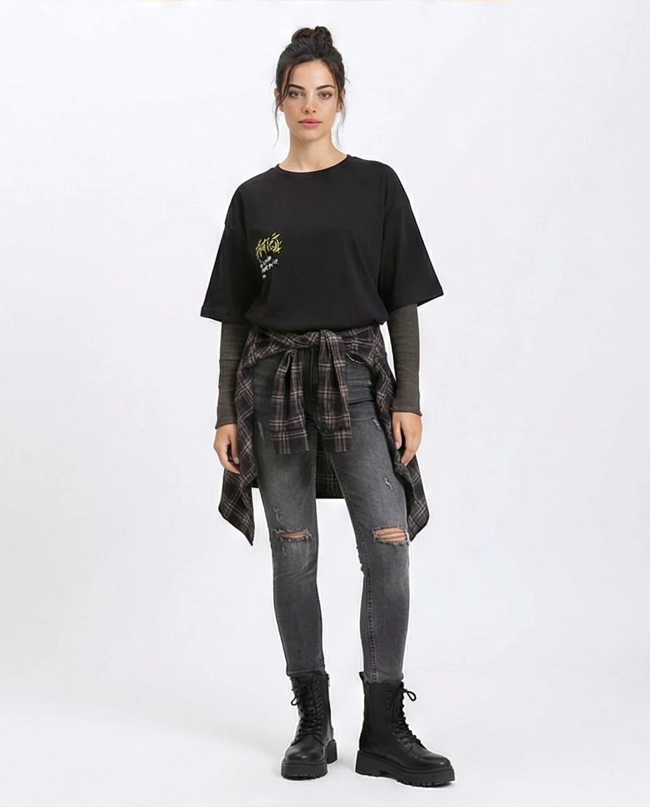 R210516 - Crew Neck Relaxed Summer Tee - Black - Image 4