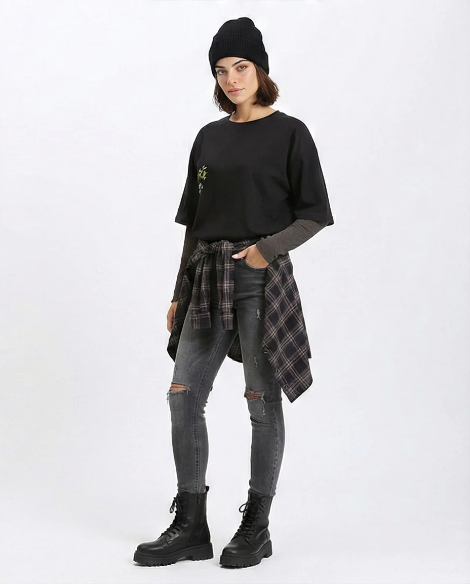 R210516 - Crew Neck Relaxed Summer Tee - Black - Image 5